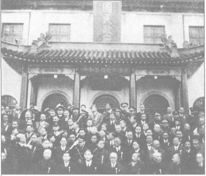 1940年4月26日，伪国民政府代理主席兼行政院长汪精卫(前排左3)、伪立法院长陈公博(前排左2) 及各伪院、部长合影